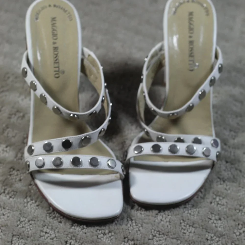 Maggio & Rosetto Size 7 White with Metal Bling Block Heels